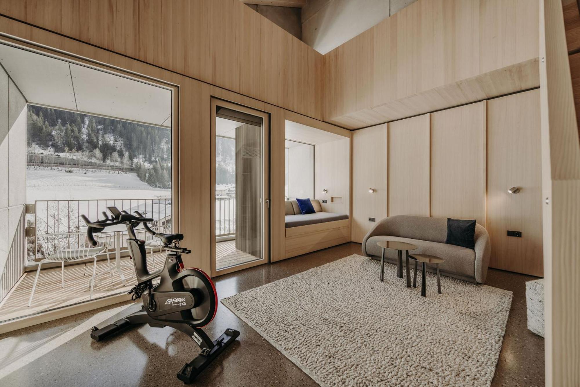 Dips&drops - The First Bike And Hub Hotel 4*